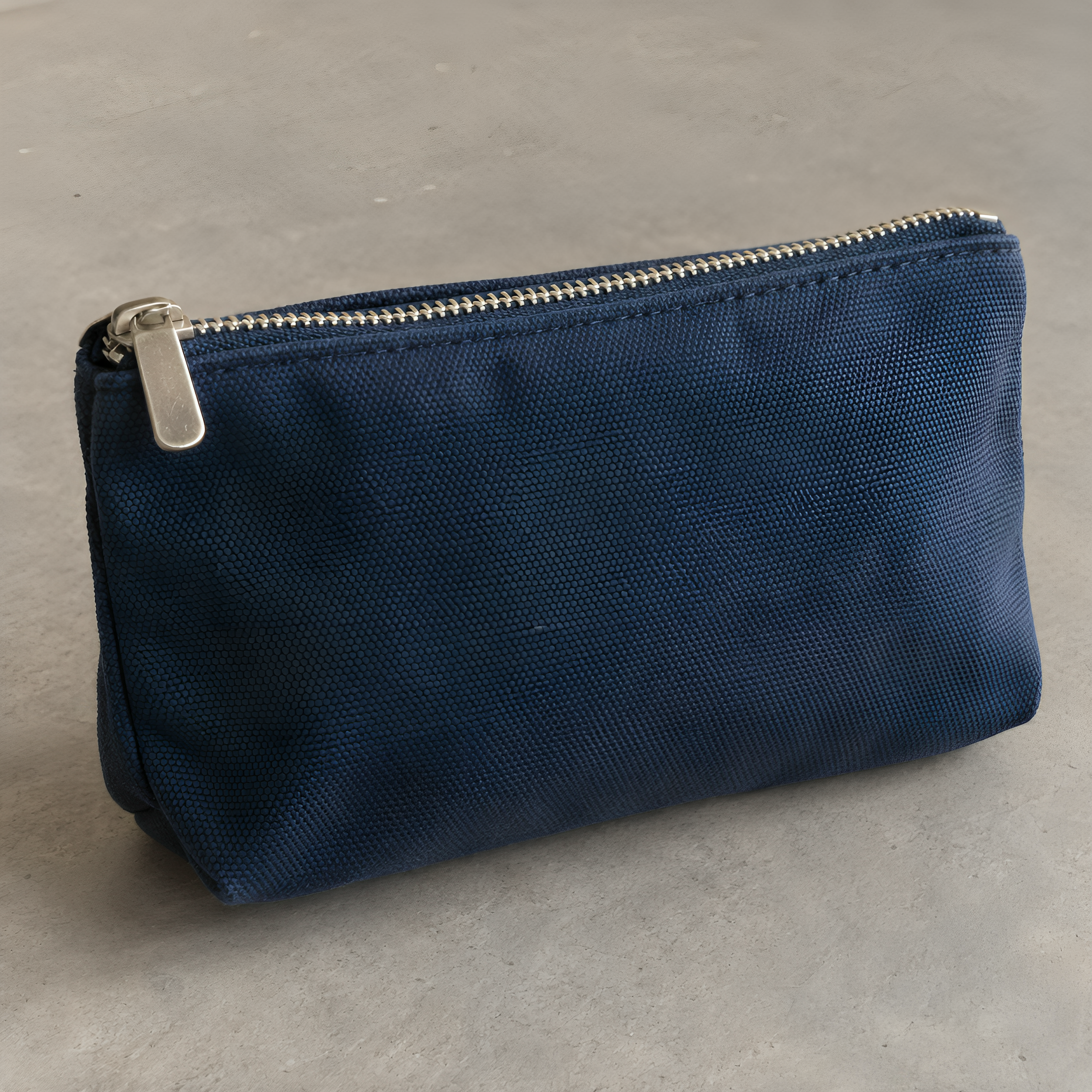 Pouch processed by Cutout.pro in Quality mode